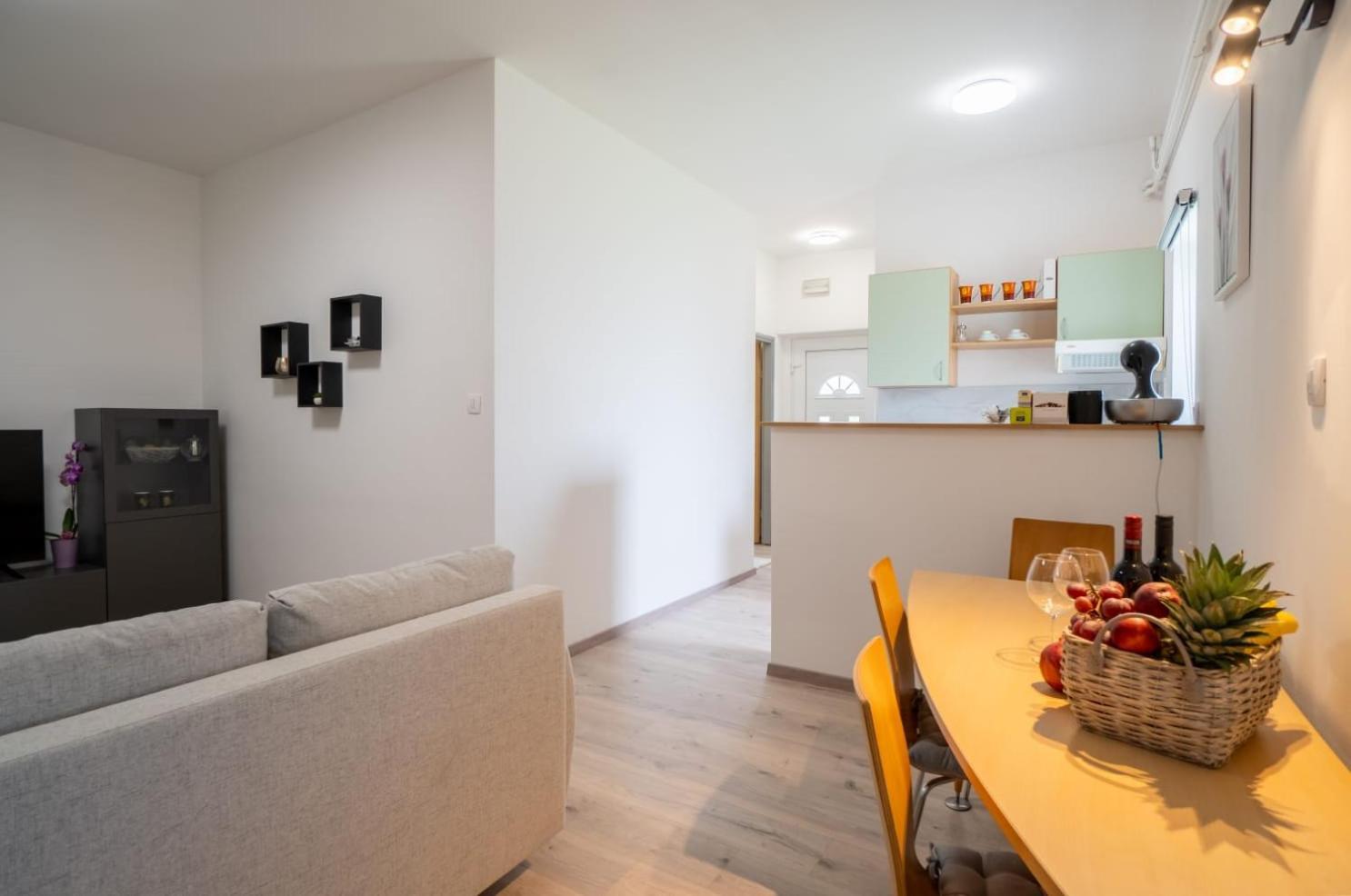 Apartman Mihovil Gospic Exterior photo